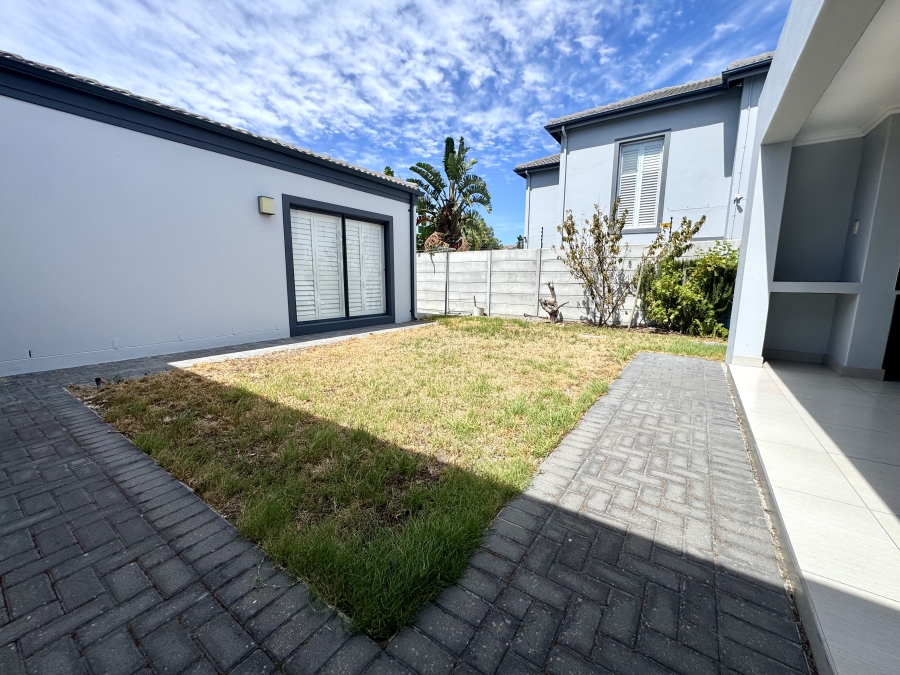 4 Bedroom Property for Sale in Parklands North Western Cape